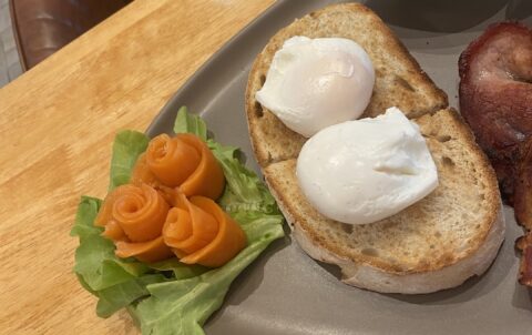 Mixed breakfast with poached eggs, sourdough, smoked salmon, bacon and smashed avocado at one of the best restaurants that deliver in Rawai: Poached Breakfast Cafe Rawai, Phuket, Thailand